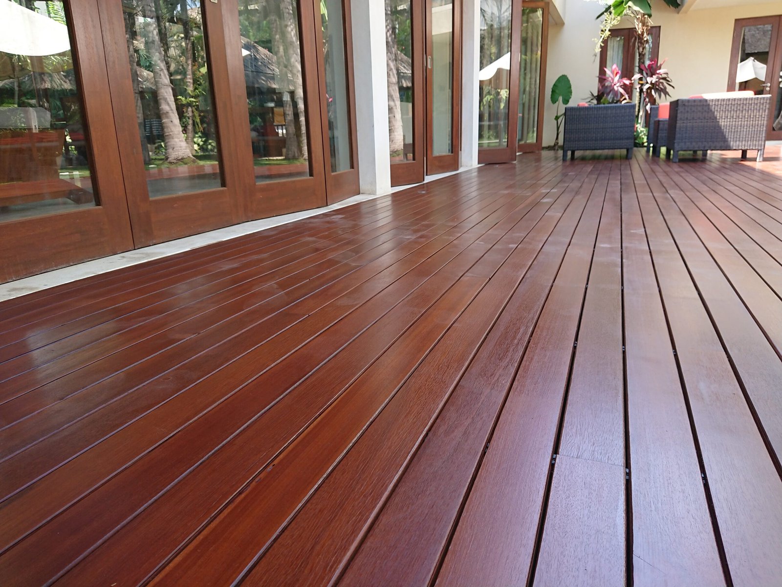 Decking,Install,And,Sanding,With,Bona,Machine,And,Coating,With